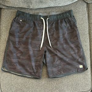 Vuori XL Black Camo 9” Core Short (Linerless)